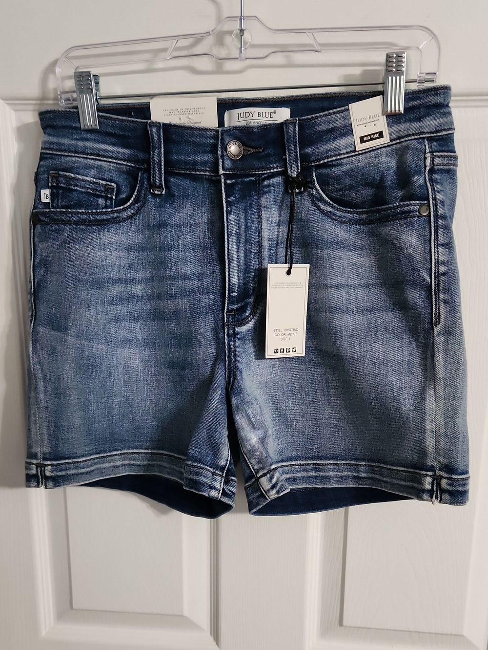NWT. Judy Blue Mid-rise Flap Pocket "Secret Is Safe" Shorts Sz.Large Medium Wash